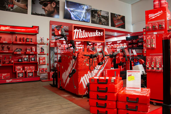 Espace Milwaukee du magasin Quincaillerie Corrihons à Saint-Pierre-du-Mont